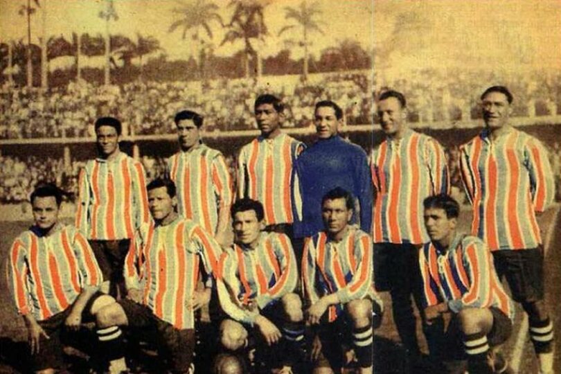  Camiseta de la selección chilena a través de los años. 